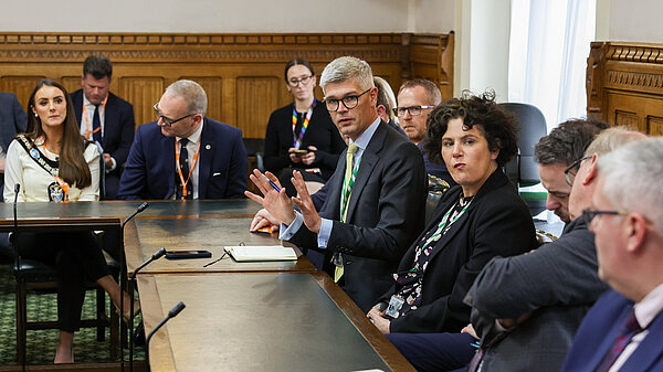 Al debating in Parliament.